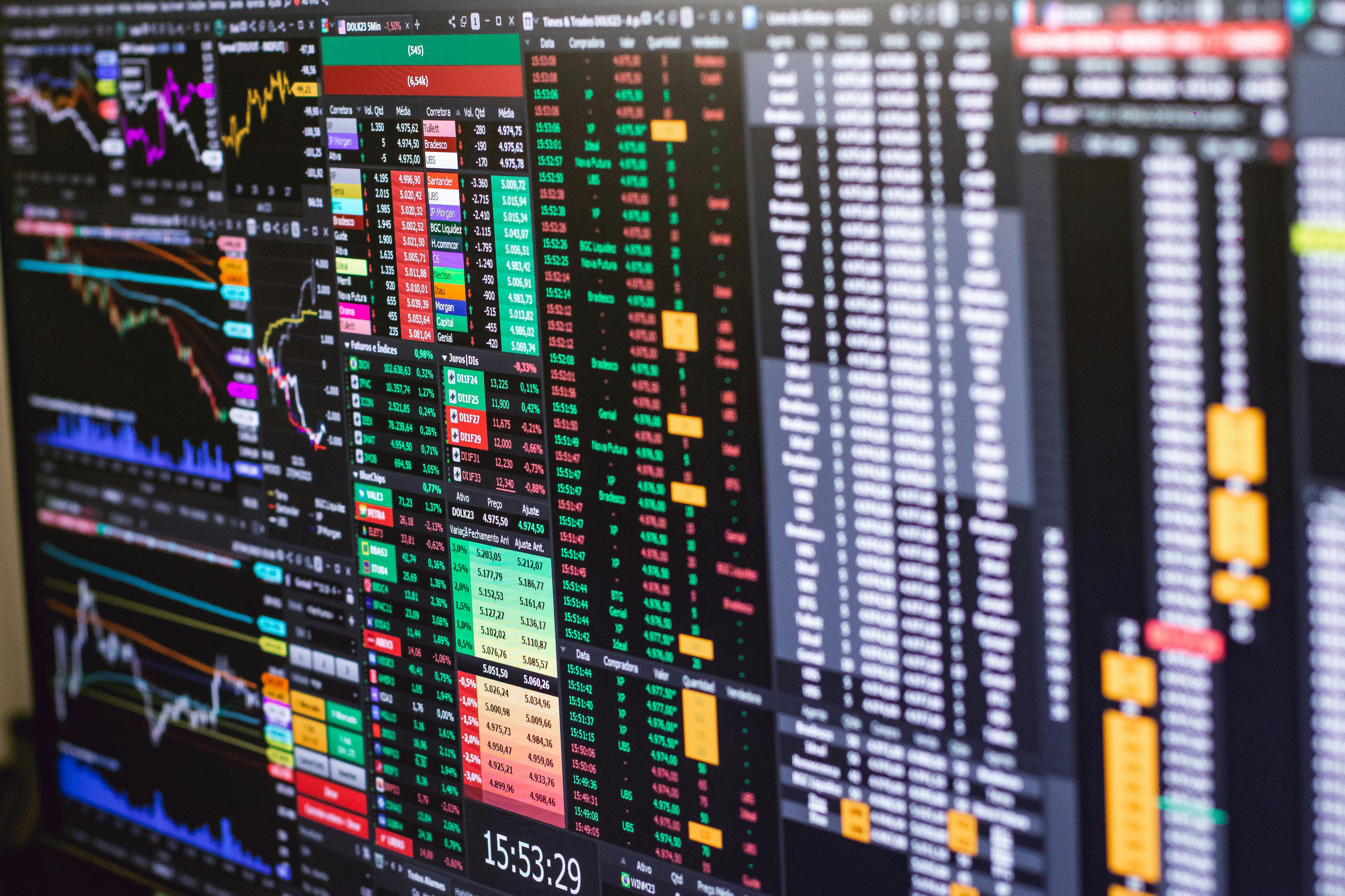 Modern trading floor and private market investment analysis